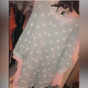 Women’s umgee 3/4 length sleeve top super soft excellent condition. Size 2x